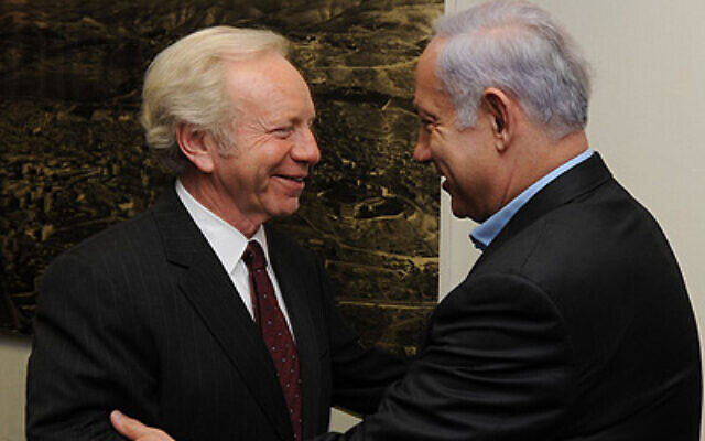 Prime Minister Benjamin Netanyahu meets with US Sen. Joe Lieberman in Tel Aviv on October 28, 2020. (GPO)