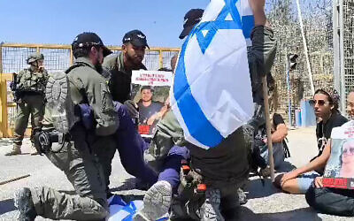 Activists blocking the Nitzana goods crossing are forcibly removed by police during protests against the transfer of humanitarian aid to Gaza by Israel, April 11, 2024. (Courtesy Tzav 9)