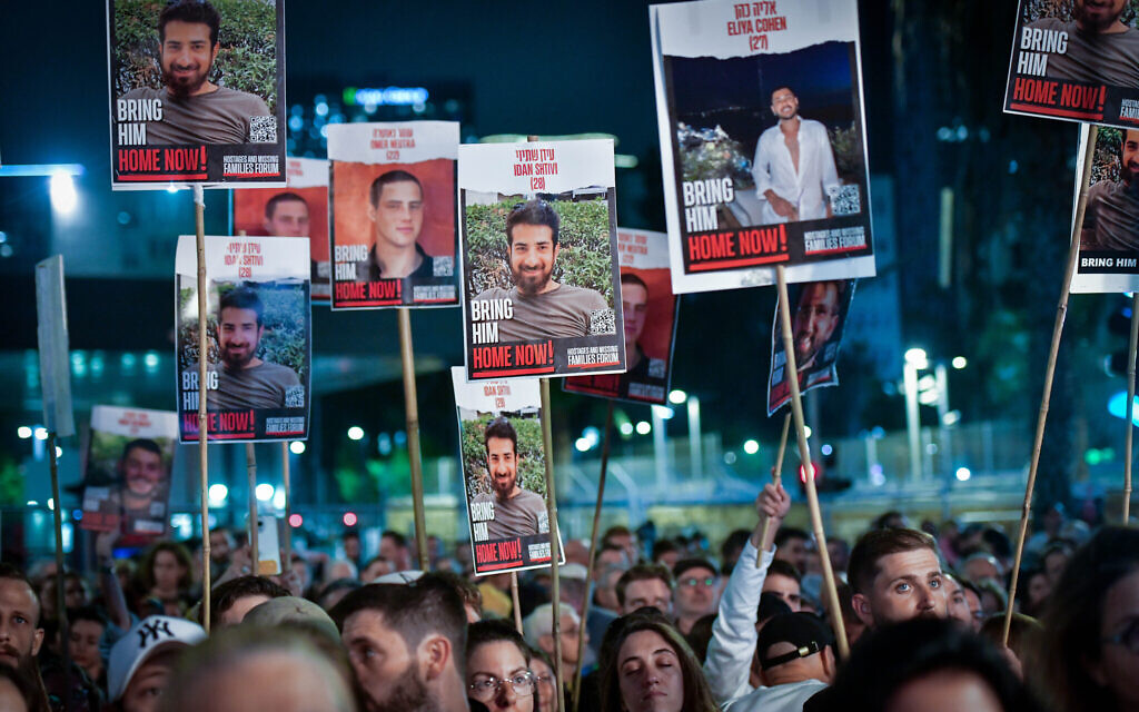Protesters call for the release of Israelis held captive by Hamas terrorists in Gaza since October 7 at Hostages Square in Tel Aviv, April 18, 2024. (Avshalom Sassoni/Flash90)