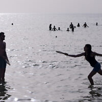 Israelis enjoying the beach in Tel Aviv during a heatwave, on April 24, 2024. (Avshalom Sassoni/Flash90)