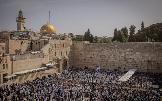 Jewish worshipers attend the priestly blessing at the Western Wall in Jerusalem's Old City, during the holiday of Passover, April 25, 2024 (Chaim Goldberg/Flash90)