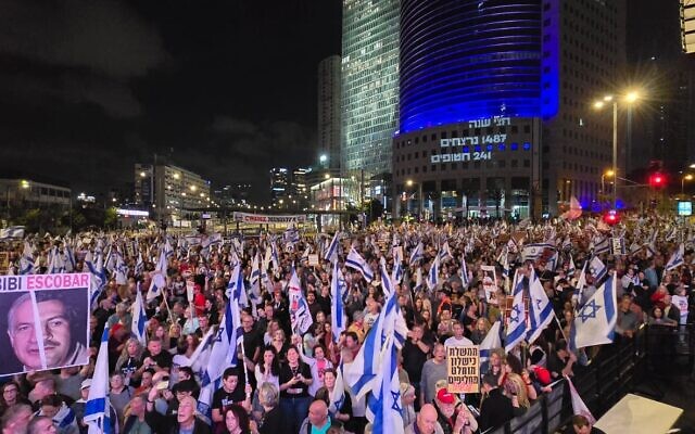 Demonstrators gather on Kaplan Street in Tel Aviv to protest against the government and call for early elections and a deal to release hostages held by Hamas, April 6, 2024. (Ben Cohen/Pro-Democracy Protest Movement)