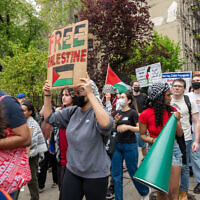 Pro-Palestinian protesters walk from Columbia University down to Hunter College, May 6, 2024, in New York City. (SPENCER PLATT / GETTY IMAGES NORTH AMERICA / Getty Images via AFP)