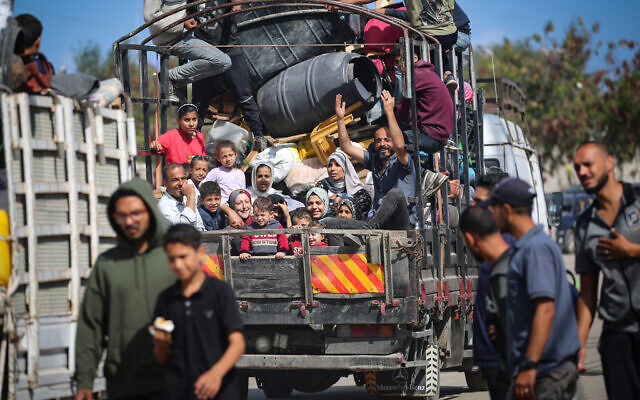 Displaced Palestinians flee Rafah with their belongings to safer areas in the southern Gaza Strip on May 7, 2024 following an evacuation order by the Israeli army the previous day(Photo by AFP)