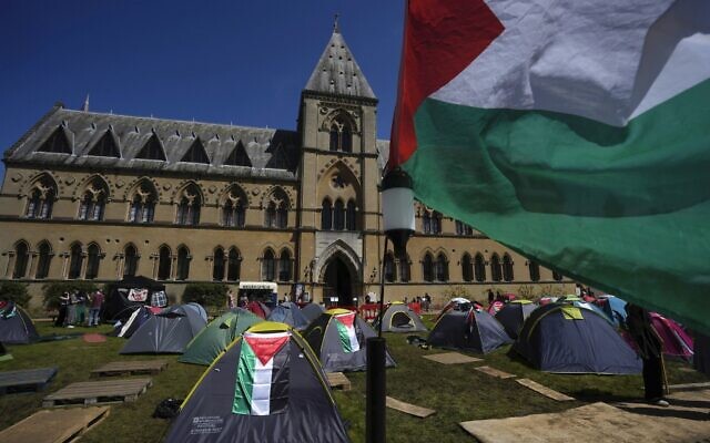 Tents are set up by pro-Palestinians students outside the Pitt Rivers Museum at Oxford, May 9, 2024 (AP Photo/Kin Cheung)