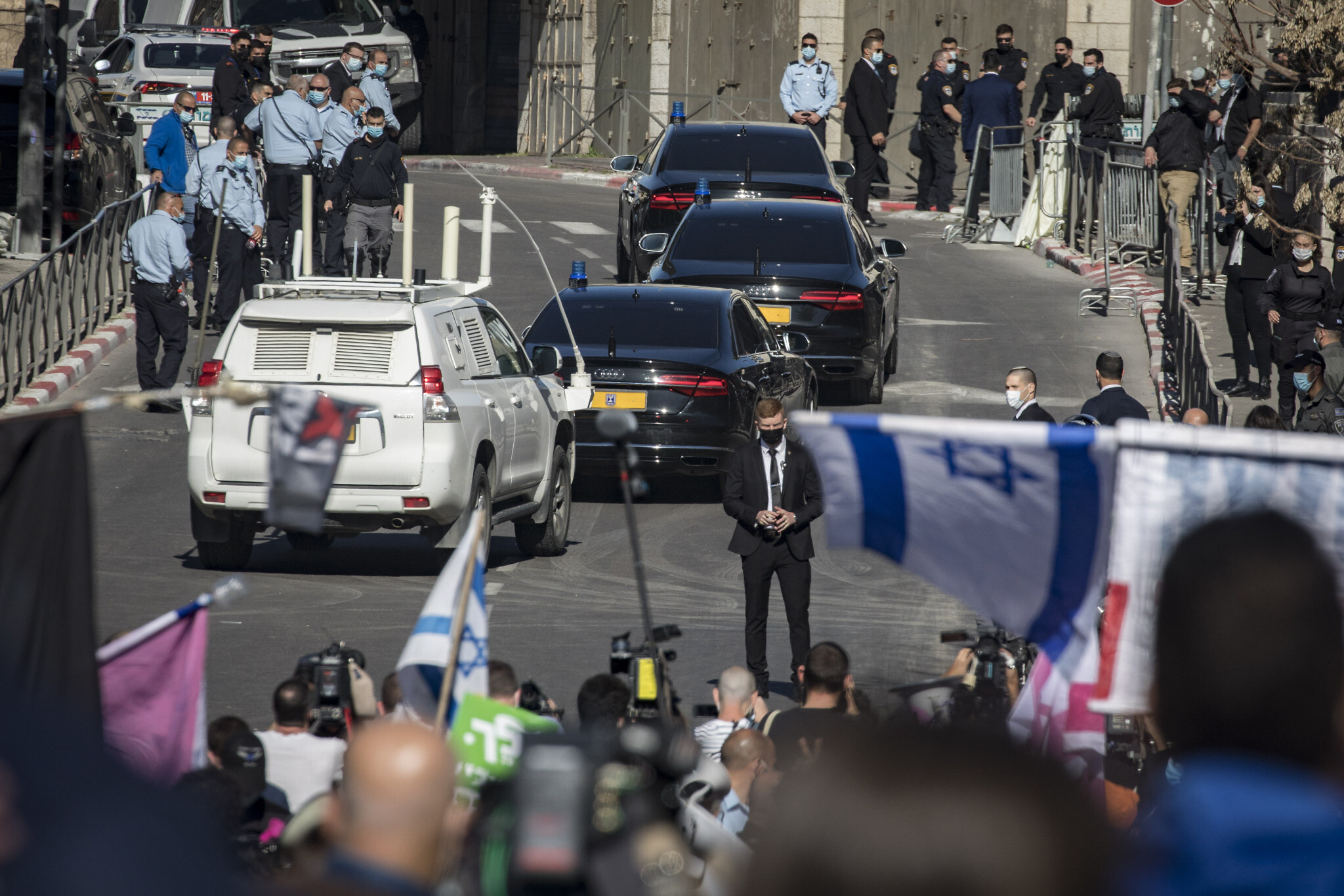 Netanyahu’s motorcade said to include ambulance since his pacemaker was installed