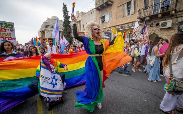 People taking part in last year's pride parade in Jerusalem, June 1, 2023. (Yonatan Sindel/Flash90)