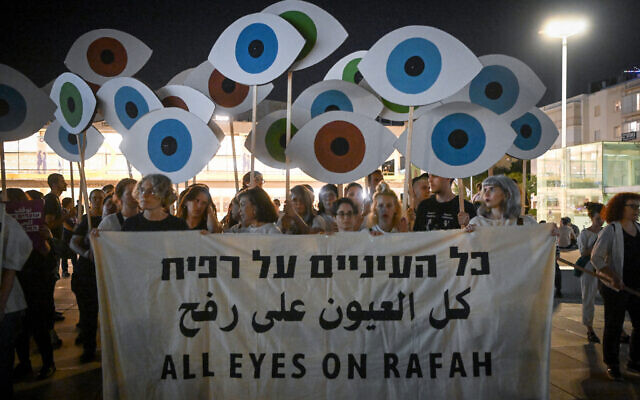 Israelis taking part in a protest calling for the end of the war and the release of the hostages, as they march through the streets of Tel Aviv. on May 9, 2024. (Photo by Arie Leib Abrams/Flash90)