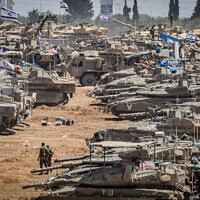 Israeli soldiers at a staging area near the Israeli-Gaza Border, southern Israel, May 9, 2024. (Flash90)