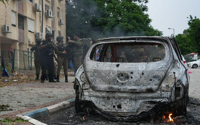 Israeli security forces at the scene where a rocket fired from Lebanon into northern Israel hit the city of Kiryat Shmona, May 10, 2024. (Ayal Margolin/Flash90)