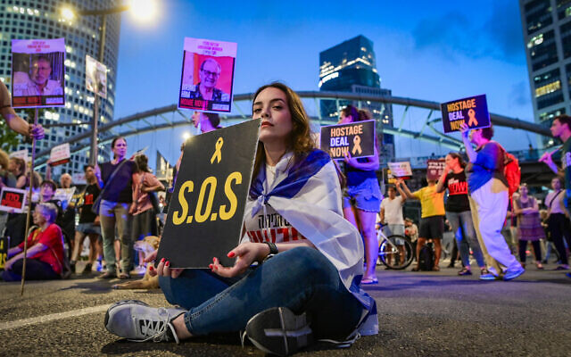 Demonstrators protest calling for the release of Israeli hostages held by Hamas in the Gaza Strip, outside the Kirya IDF HQ in Tel Aviv, May 27, 2024. (Avshalom Sassoni/Flash90)