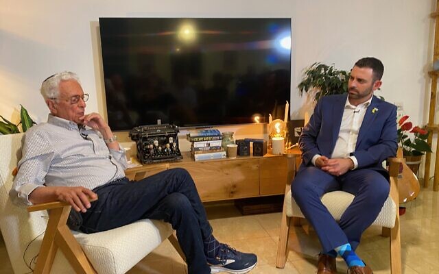 Dr. Arnold Clevs and former Israeli government spokesman Eylon Levy at a Zikaron BaSalon event at Levy's home in Tel Aviv on May 1, 2024. (Shoshanna Solomon)