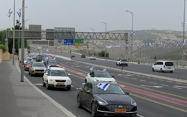 Anti-government protesters taking part in a slow-moving convoy to Jerusalem arrive at the city entrance, May 20, 2024. (Charlie Summers/Times of Israel)