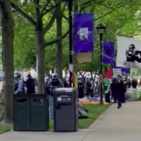 Police officers in riot gear move in to dismantle an anti-Israel protest encampment at Chicago's DePaul University, May 16, 2024. (Screenshot, used in accordance with Clause 27a of the Copyright Law)