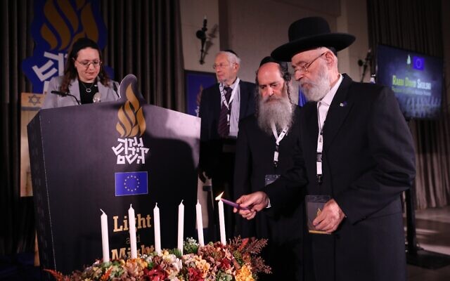 Matisyahu Grossinger, chairman of the board of the Kiddush Hashem Archive, an ultra-Orthodox Holocaust museum in Bnei Brak, lights a memorial candle at a memorial ceremony on May 7, 2024. (Yaakov Nachumi)