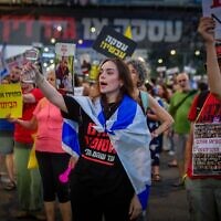 Demonstrators call for the release of Israeli hostages held in the Gaza Strip outside the Defense Ministry in Tel Aviv, June 4, 2024. (Avshalom Sassoni/Flash90)