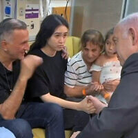Prime Minister Benjamin Netanyahu with rescued hostage Noa Argamani, her father Yaakov and family at Sheba Medical Center in Ramat Gan, June 8, 2024 (GPO)