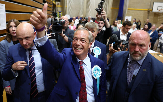 Reform UK leader Nigel Farage (C) celebrates after being elected to become MP for Clacton at the Clacton count centre in Clacton-on-Sea, eastern England, early on July 5, 2024.(HENRY NICHOLLS / AFP)