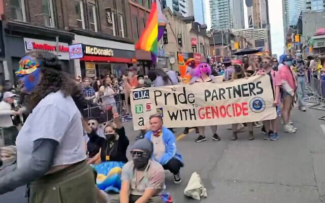 Anti-Israel, pro-Palestinian protesters block the route of Toronto's Pride Parade, June 30, 2024. (X screenshot: used in accordance with Clause 27a of the Copyright Law)